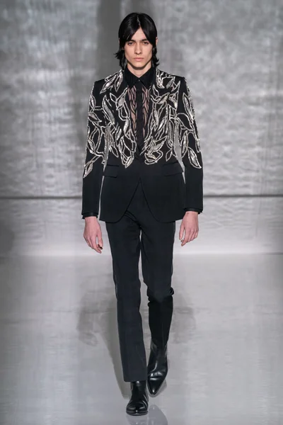 Look 18